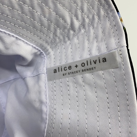 Alice & Olivia Reversible Daisey Bucket Hat NWT - Picture 5 of 7